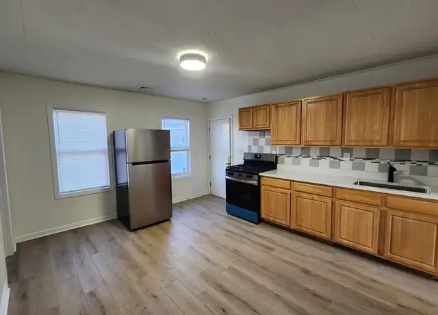 Property at 74 Fulton St Unit 3W, Fall River, MA, 02720, 2 beds, 1 bath, [object Object]