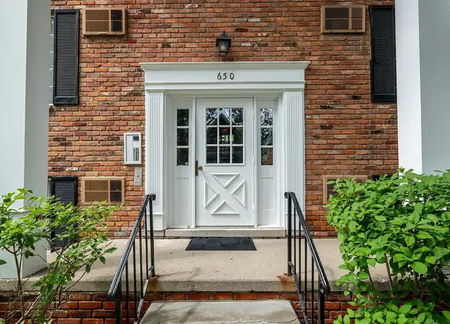 Property at Hartford Place Apartments - 650 Ann St, Birmingham, MI, 48009, 1 bed, 1 bath, [object Object]