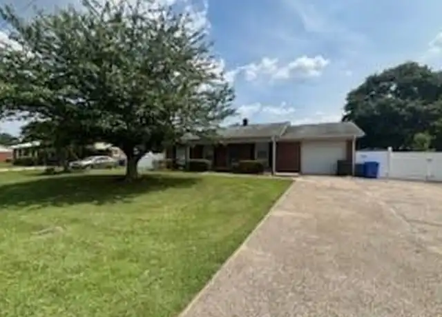 Property at 1447 Gairloch Dr, Fayetteville, NC, 28304, 3 beds, 2 baths, [object Object]