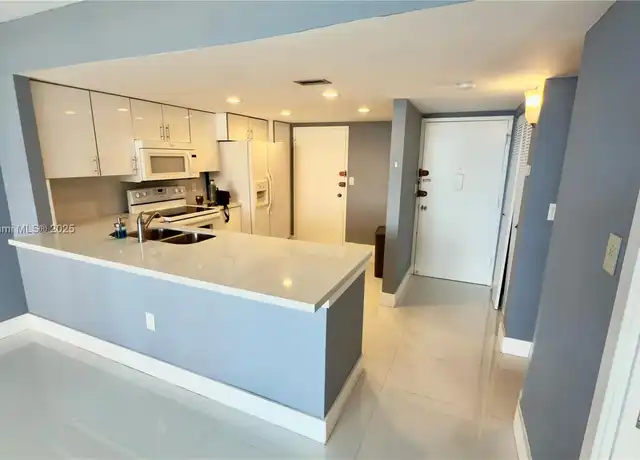 Property at 1351 NE Miami Gardens Dr Unit 422E, Miami, FL, 33179, 1 bed, 2 baths, [object Object]