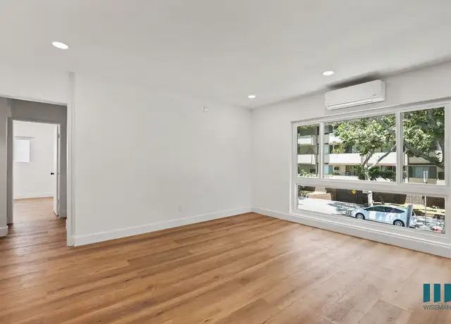 Photo of 7949 Romaine St, Los Angeles, CA 90046