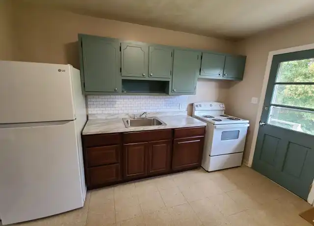 Property at 1413 Ardmore Dr Unit B, Greensboro, NC, 27401, 2 beds, 1 bath, [object Object]