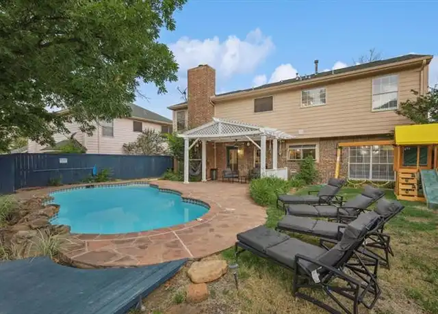 Property at 8428 Creekbluff Dr, Dallas, TX, 75249, 5 beds, 2.5 baths, [object Object]