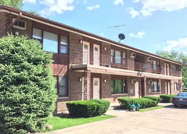 Property at 1596 Mark Ave Apt 9, Elgin, IL, 60123, 2 beds, 1 bath, [object Object]