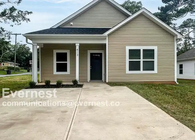 Property at 413 S Davis St, Dallas, NC, 28034, 3 beds, 2 baths, [object Object]