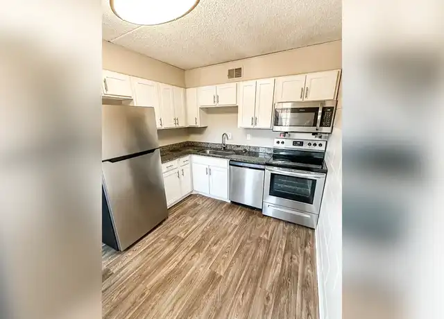 Property at Reserve at Third Creek - 3910 Middlebrook Pike, Knoxville, TN, 37921, 2 beds, 1 bath, [object Object]