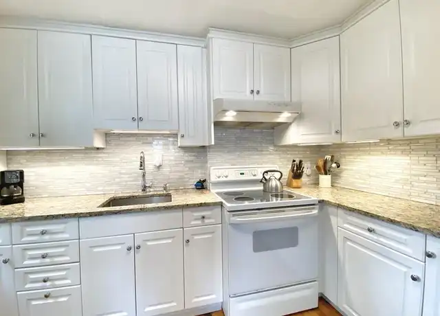 Property at 249 Melville Dr, Fairfield, CT, 06825, 2 beds, 1 bath, [object Object]