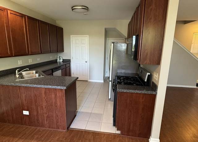 Photo of 1401 Millbrook Dr, Algonquin, IL 60102