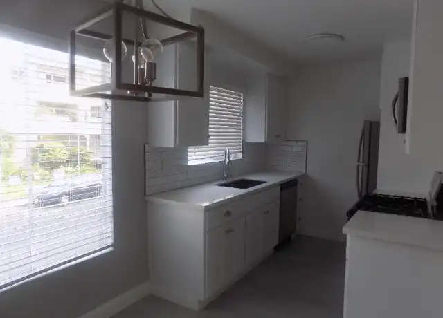 Property at 646 S Barrington Ave Unit 104, Los Angeles, CA, 90049, 1 bed, 1 bath, [object Object]