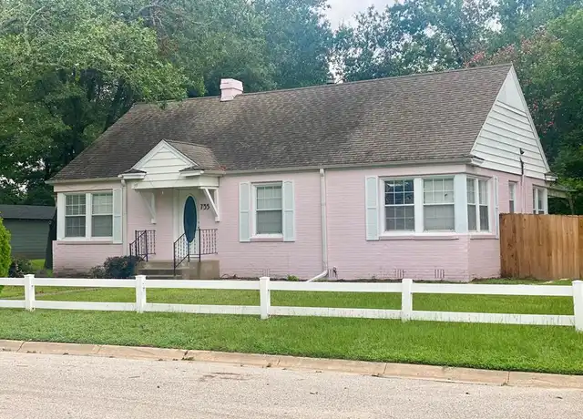 Property at 735 Maryland Dr, Athens, TX, 75751, 3 beds, 2 baths, [object Object]