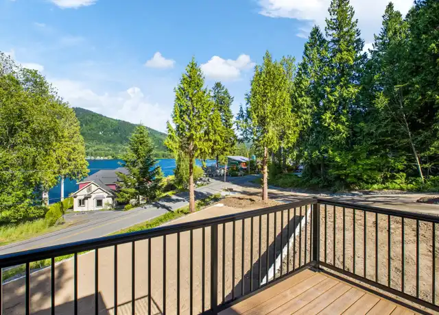Property at 425 W Lake Samish Dr, Bellingham, WA, 98229, 2 beds, 2 baths, [object Object]