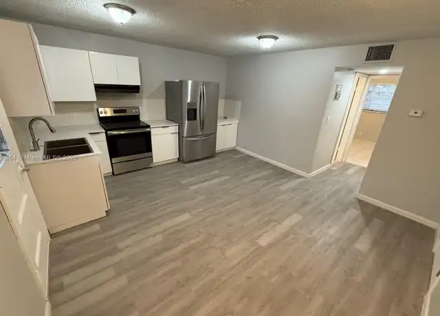 Property at 6840 Pembroke Rd Unit 215, Miramar, FL, 33023, 3 beds, 1 bath, [object Object]