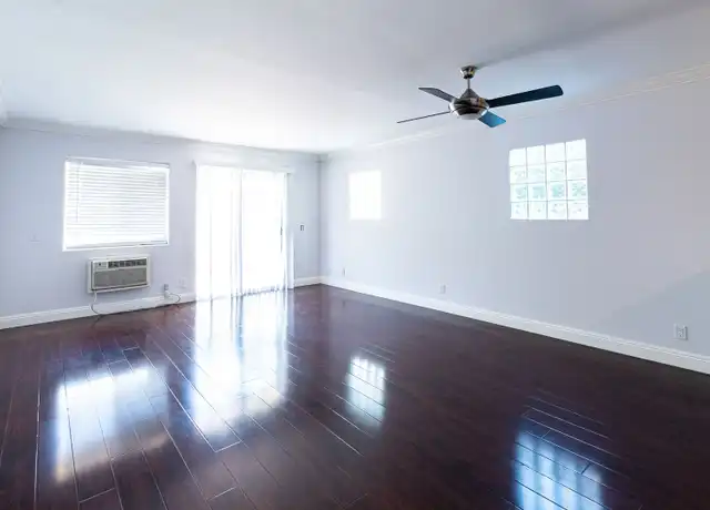 Property at 404 W 4th St Unit 4, San Pedro, CA, 90731, 2 beds, 1 bath, [object Object]