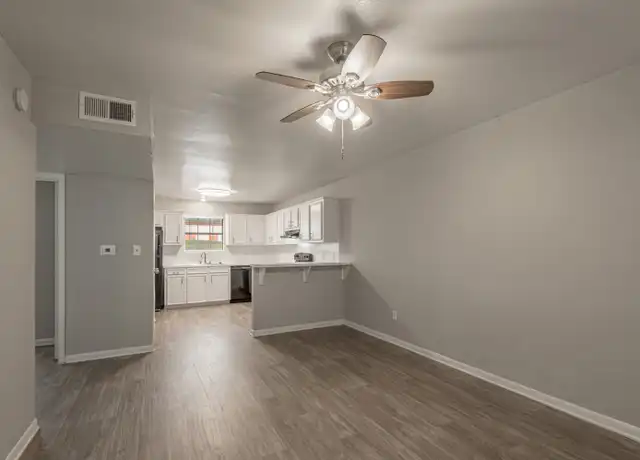 Property at 600 Palm St, Huntsville, TX, 77340, 2 beds, 1 bath, [object Object]