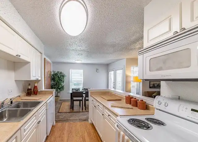 Property at Arbor Creek Apartments - 4000 Weeks Park Ln, Wichita Falls, TX, 76308, 1-2 bed, 1-2 bath, [object Object]