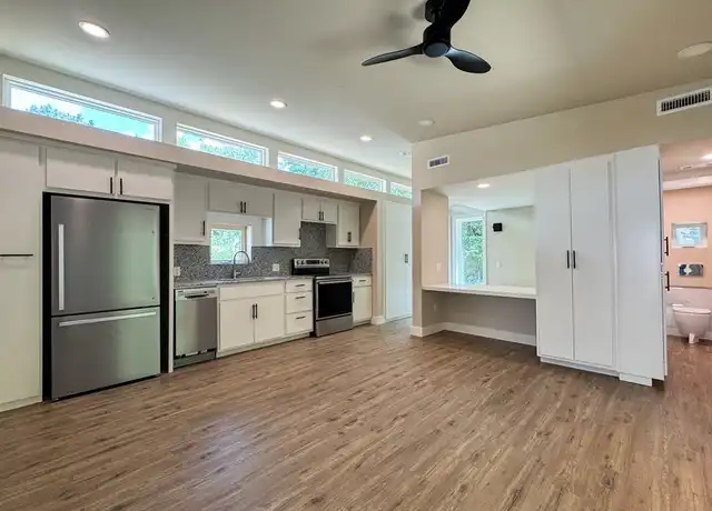Property at 1111 S Ray Ave Unit B, Fayetteville, AR, 72701, 1 bed, 1 bath, [object Object]