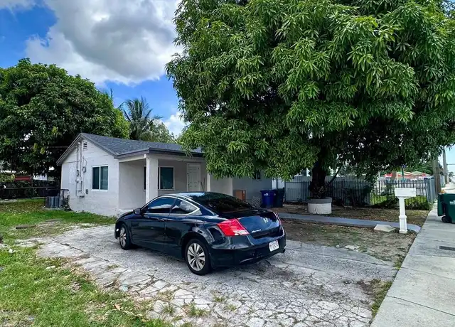 Property at 1113 NW 103rd St #2, Miami, FL, 33150, 1 bed, 1 bath, [object Object]