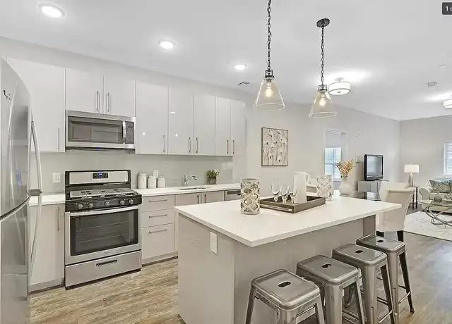 Property at Green Oaks Apartments - 444 Lincoln Hwy, Iselin, NJ, 08830, 2 beds, 2 baths, [object Object]