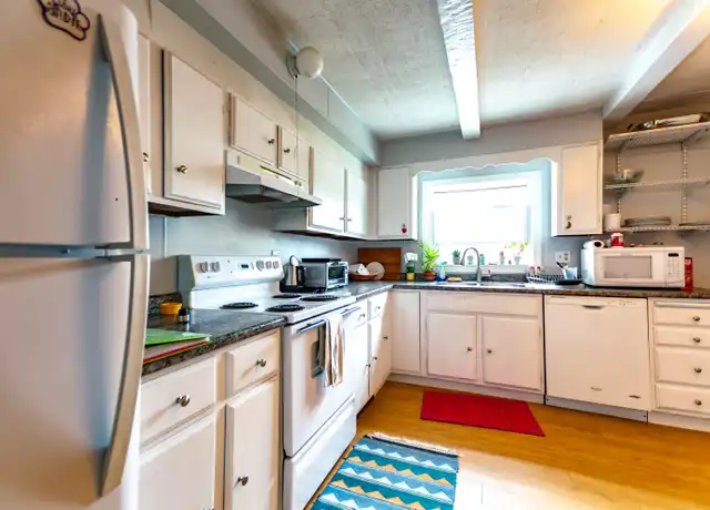Property at 39 Prospect St Unit 2, Manchester, NH, 03104, 2 beds, 1 bath, [object Object]