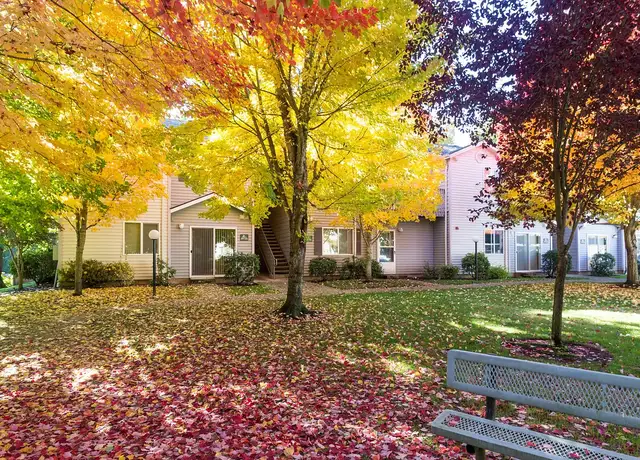 Photo of 1802 N Pine St, Canby, OR 97013