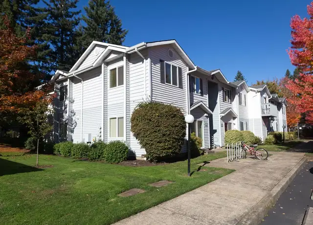 Photo of 1802 N Pine St, Canby, OR 97013