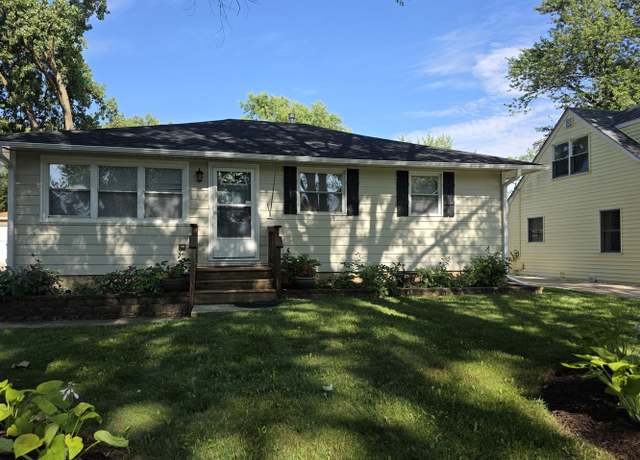 Photo of 1818 S 4th Pl, Saint Charles, IL 60174