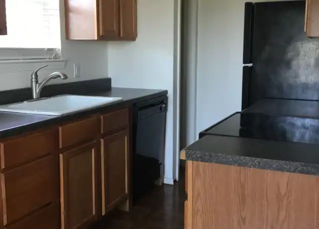 Property at 2803 Danita Dr, Hugo, OK, 74743, 3 beds, 2 baths, [object Object]