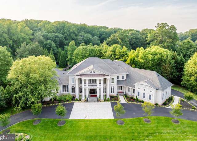 Photo of 860 Nicholas Run Dr, Great Falls, VA 22066
