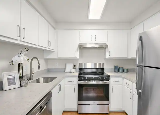 Property at Pacific Crest - 950 N 2nd St, Silverton, OR, 97381, 2 beds, 1 bath, [object Object]