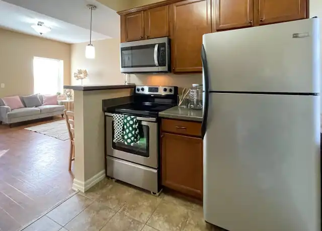 Property at 602 N 33rd St Unit 02, Omaha, NE, 68131, 2 beds, 1 bath, [object Object]