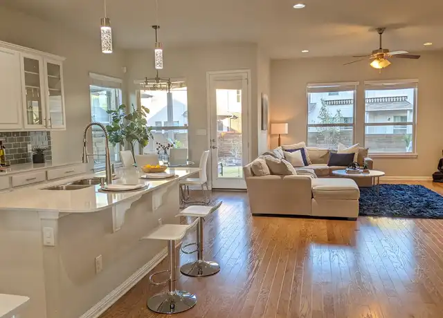 Property at 1400 Little Elm Trl Unit 1404, Cedar Park, TX, 78613, 4 beds, 3.5 baths, [object Object]