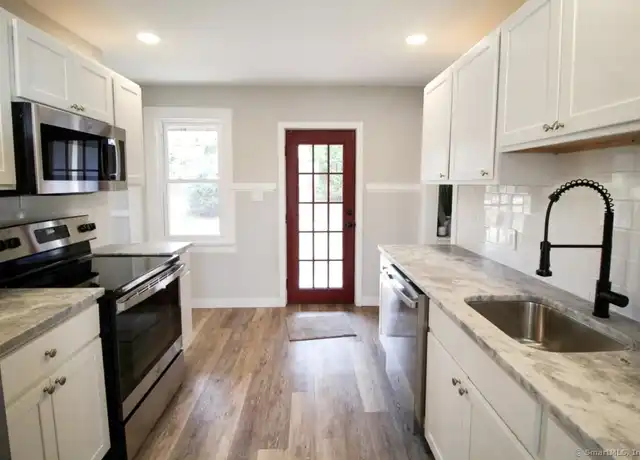 Property at 50-52 House St, Glastonbury, CT, 06033, 3 beds, 1 bath, [object Object]