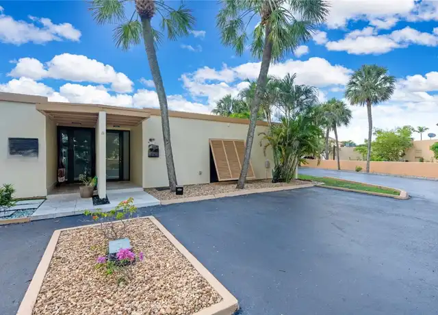 Property at 7024 Crown Gate Dr, Miami Lakes, FL, 33014, 3 beds, 2 baths, [object Object]