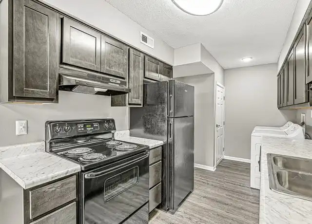Property at Oakbrook Village - 6098 Georgetown Rd, Indianapolis, IN, 46254, 1-2 bed, 1 bath, [object Object]
