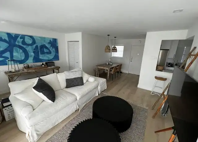 Property at 221 Meridian Ave #401, Miami Beach, FL, 33139, 1 bed, 1 bath, [object Object]