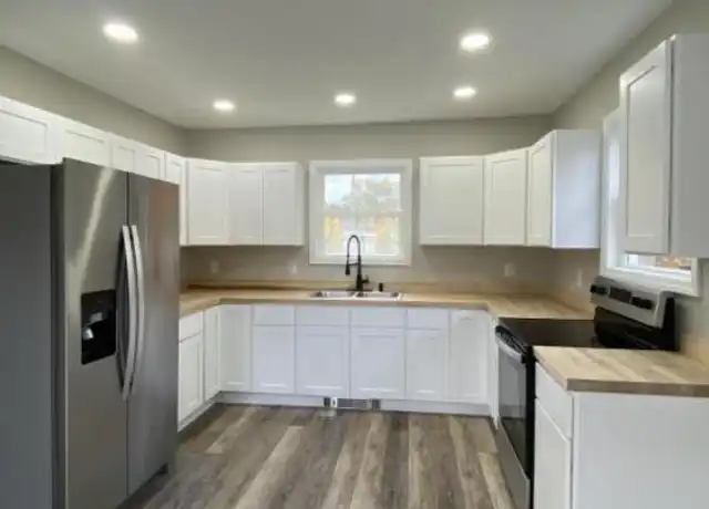 Property at 37 B High St, Sanford, ME, 04073, 2 beds, 1 bath, [object Object]