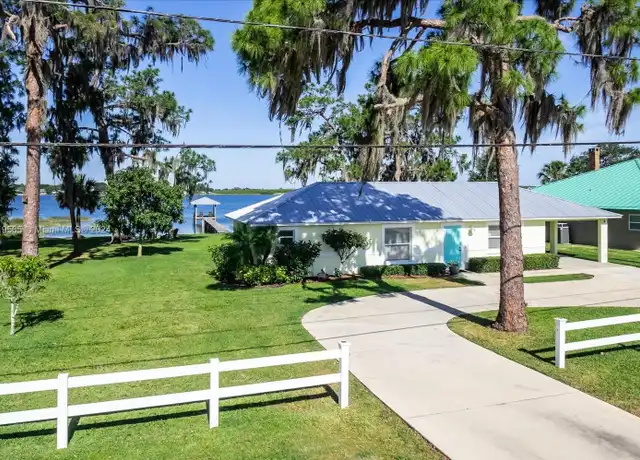 Property at 924 Lake Dr E, Lake Placid, FL, 33852, 2 beds, 2 baths, [object Object]