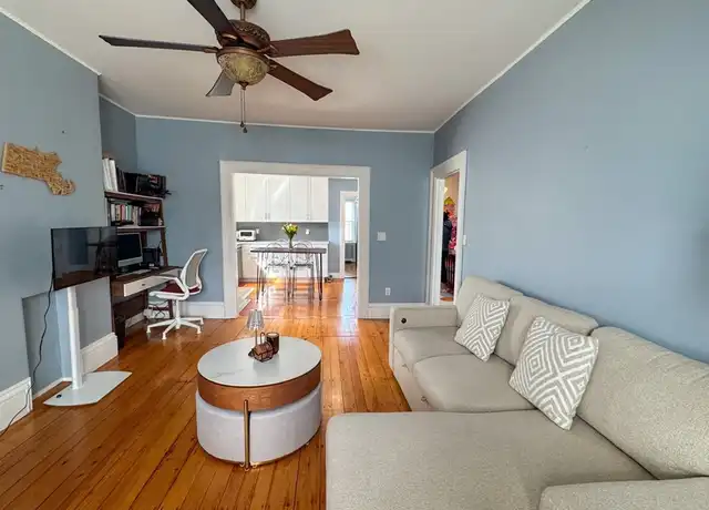 Property at 137 Walnut St #3, Brookline, MA, 02445, 2 beds, 1 bath, [object Object]