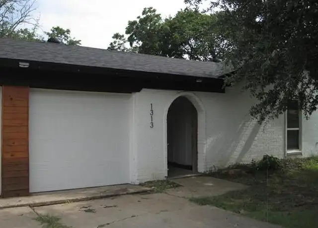Property at 1313 Darlene Ln, Arlington, TX, 76010, 3 beds, 2 baths, [object Object]