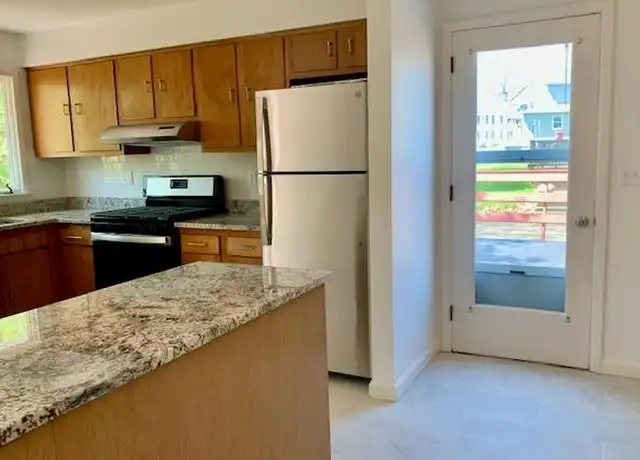 Property at 9 Pine Orchard Rd, Branford, CT, 06405, 2 beds, 1 bath, [object Object]