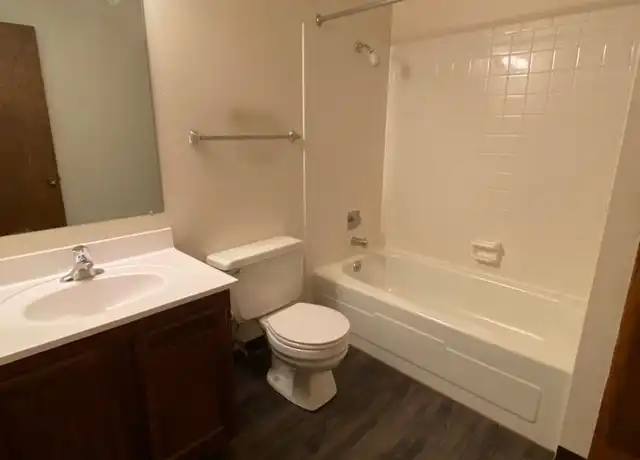 Property at 1502 E Gateway Cir S Unit 204, Fargo, ND, 58103, 1 bed, 1 bath, [object Object]