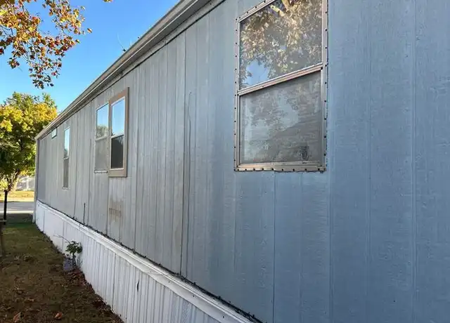 Property at 2021 W 3rd St, Newton, KS, 67114, 3 beds, 2 baths, [object Object]