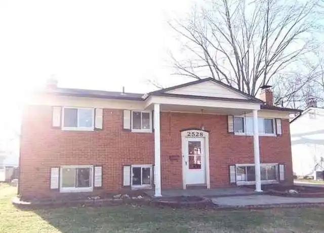 Property at 2528 Koper Dr, Sterling Heights, MI, 48310, 3 beds, 1 bath, [object Object]
