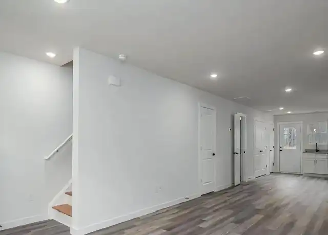 Property at 709 7th Ave SE, Hickory, NC, 28602, 3 beds, 2 baths, [object Object]