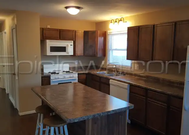 Property at 1092 Eisenhower Rd, Hiawatha, IA, 52233, 4 beds, 2 baths, [object Object]