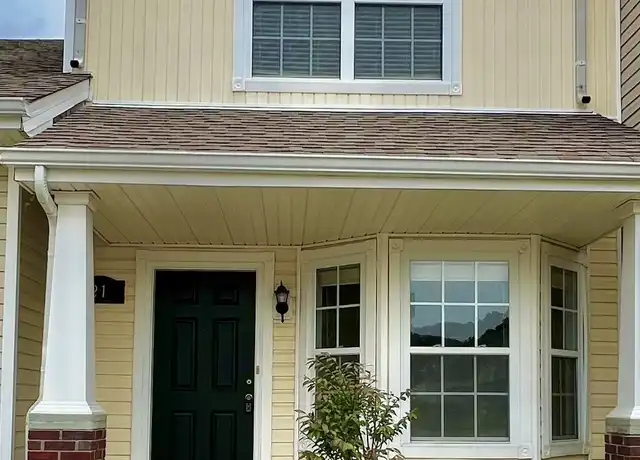 Property at 21 Ellington Ter, Clarksville, TN, 37040, 2 beds, 2.5 baths, [object Object]