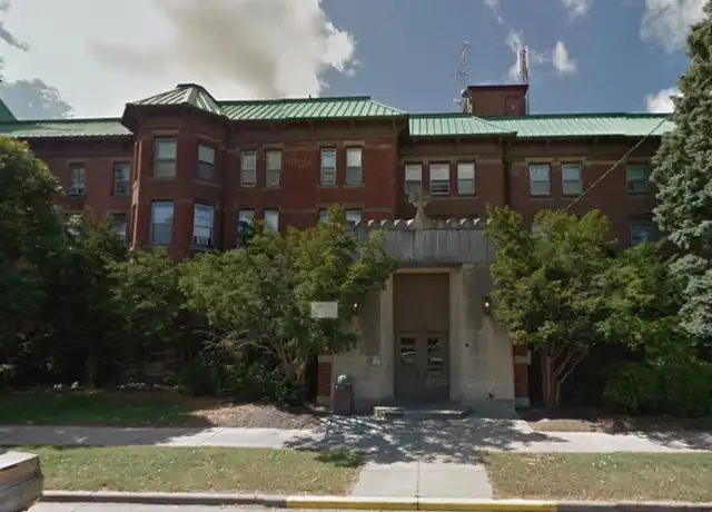 Property at 912 Pearl St Apt 212, Chippewa Falls, WI, 54729, 3 beds, 1 bath, [object Object]