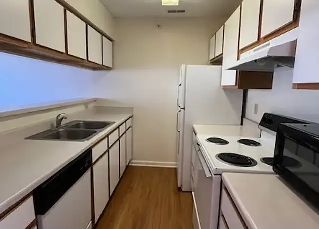 Property at Ashley Square Apartments - 3811 Baldwin Ave, Lincoln, NE, 68504, 2 beds, 2 baths, [object Object]