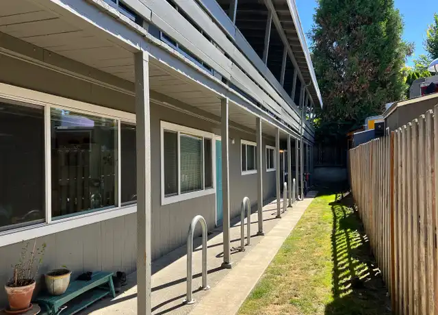 Property at 2204 SE 50th Ave Unit 2, Portland, OR, 97215, 2 beds, 1 bath, [object Object]