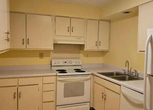 Property at 1825 Saint Julian Pl, Columbia, SC, 29204, 2 beds, 2 baths, [object Object]